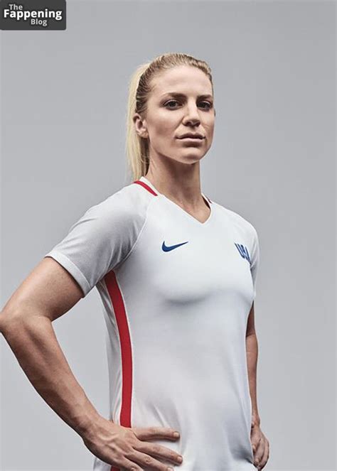 Julie Ertz Sexy (5 Photos)